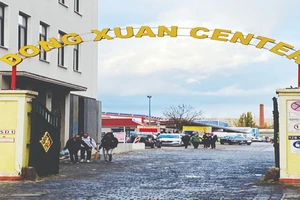 Chợ Đồng Xuân Berlin (Đức) nổi tiếng về sự phong phú hàng hóa và đa dạng ẩm thực. Ảnh: HÒA NGUYỄN