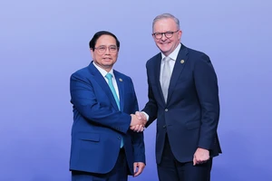 Chiều 5-3, tại thành phố Melbourne, Thủ tướng Australia Anthony Albanese đón Thủ tướng Phạm Minh Chính tham dự Hội nghị Cấp cao đặc biệt kỷ niệm 50 năm quan hệ ASEAN - Australia. Ảnh: TTXVN