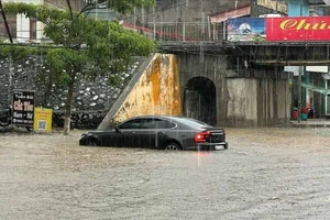 Áp thấp mạnh thành áp thấp nhiệt đới, Lạng Sơn ngập trắng sau trận mưa lớn