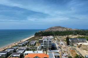 Dự án dịch vụ và du lịch Trường Hải (phường Mũi Né, TP Phan Thiết, tỉnh Bình Thuận) xây dựng hàng loạt công trình không phép. Ảnh: NGUYỄN TIẾN