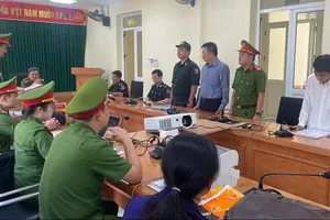 Một chi cục trưởng hải quan bị bắt tạm giam