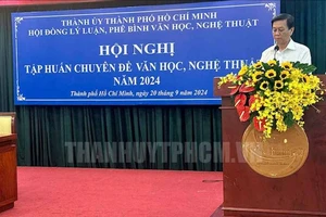 Phó Trưởng Ban Tuyên giáo Thành ủy Nguyễn Thọ Truyền phát biểu khai mạc tại hội nghị. Ảnh: thanhuytpcm