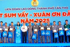 Chợ Tết công đoàn ở TP Cần Thơ: Mang Tết đến cho công nhân khó khăn