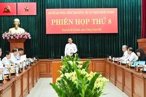 Người đấu tranh chống tham nhũng, lãng phí, tiêu cực và người thân được bảo vệ