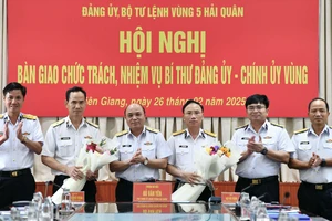 Đại tá Ngô Văn Thành giữ chức Chính ủy Vùng 5 Hải quân