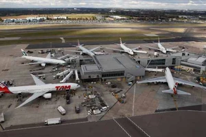 Một góc sân bay Heathrow, Anh. Ảnh: REUTERS