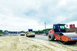 Đắk Lắk đang đẩy nhanh tiến độ thi công dự án thành phần 3, tuyến cao tốc Khánh Hòa - Buôn Ma Thuột. Ảnh: MAI CƯỜNG