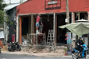 Một công trình sửa chữa tại đường Dương Quảng Hàm, phường An Nhơn, TPHCM