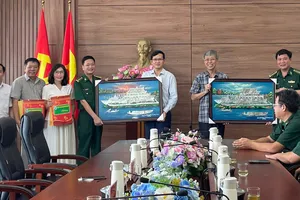 Ban Chỉ huy BĐBP TPHCM viếng Nghĩa trang Hàng Dương