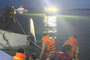 Vụ lật tàu du lịch trên vịnh Hạ Long: Tìm thấy 34 thi thể, cứu 12 người