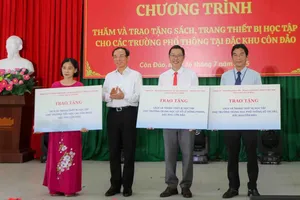 TPHCM tặng thiết bị học tập cho 3 trường tại đặc khu Côn Đảo