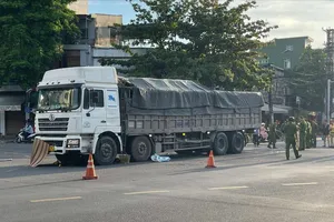 Quảng Ngãi: Va chạm xe tải và xe máy khiến 1 người tử vong