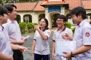 Thí sinh tham dự kỳ thi tốt nghiệp THPT năm 2025 tại điểm thi Trường THPT chuyên Lê Hồng Phong (TPHCM). Ảnh: HOÀNG HÙNG