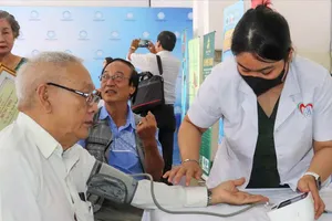 Phường Tân Sơn Nhất (TPHCM) chúc thọ và khám sức khỏe miễn phí cho người cao tuổi 