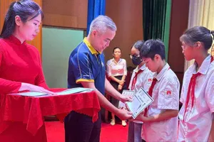 Saigontourist Group trao tặng 750 suất học bổng trị giá 1 tỷ đồng cho học sinh khó khăn
