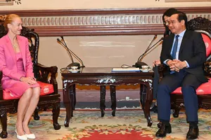 Đồng chí Nguyễn Văn Được, Ủy viên Trung ương Đảng, Phó Bí thư Thành ủy, Chủ tịch UBND TPHCM, tiếp bà Alessandra Tognonato,Tân Tổng Lãnh sự Cộng hòa Italy. Ảnh: VIỆT DŨNG