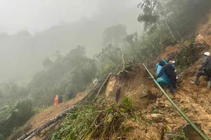 Tuyến đường ĐT 606 từ xã Tây Giang đi xã biên giới Hùng Sơn bị sạt lở nghiêm trọng