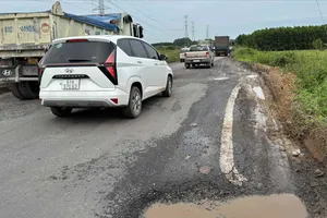 Đường Thủ Biên - Đất Cuốc: Chằng chịt "ổ voi"