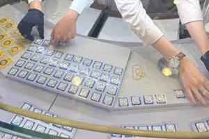 Sáng 14-11: Giá vàng nhẫn 9999 quay đầu giảm 1,5 triệu đồng/lượng