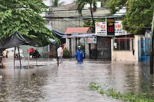 Nhiều tuyến đường ở phường Tây Nha Trang ngập cục bộ