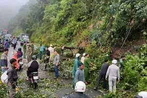 Tiếp tục xuất hiện nhiều vị trí sạt lở trên đèo Ngoạn Mục