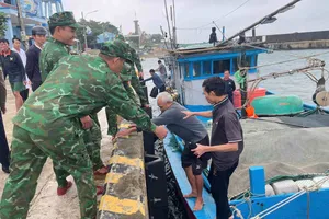 Chìm tàu gần đặc khu Cồn Cỏ, 6 ngư dân được cứu kịp thời