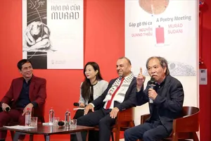 Tọa đàm ra mắt hai tập thơ của Chủ tịch Hội Nhà văn Việt Nam và Chủ tịch Hội Nhà văn Palestine. Ảnh: KHIẾU MINH