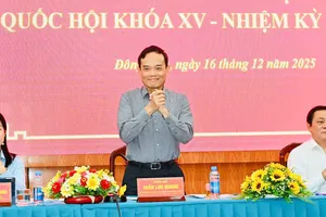 Bí thư Thành ủy TPHCM Trần Lưu Quang tiếp xúc cử tri phường Đông Hòa