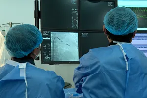 Đặt thiết bị nhỏ bằng viên thuốc vào tim, cứu sống cụ bà 83 tuổi