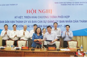 Quang cảnh buổi lễ ký kết