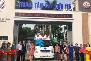 Bàn giao xe cứu thương và thiết bị y tế cho Trung tâm Cấp cứu 115 TPHCM