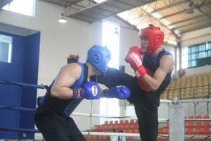 Các VĐV võ cổ truyền thi đấu đối kháng tại Đại hội TDTT quận 7. Ảnh: NGUYỄN ANH