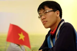 Lê Quang Liêm gây ấn tượng khi đánh bại kỳ thủ số 1 thế giới. Ảnh: DŨNG PHƯƠNG