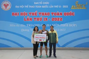 Lâm Quang Nhật giành tấm HCV triathlon Đại hội Thể thao toàn quốc đầu tiên. Ảnh: DŨNG PHƯƠNG