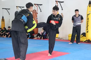 Đội tuyển pencak silat TPHCM tích cực tập luyện cho giải vô địch trẻ quốc gia sắp diễn ra. Ảnh: THANH TÙNG 