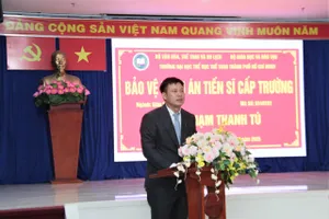 NCS Phạm Thanh Tú trình bày kết quả nghiên cứu trước Hội đồng