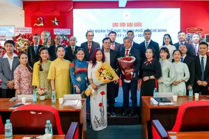 Ban chấp hành Liên đoàn Thể dục TPHCM nhiệm kỳ 2025-2030 ra mắt. Ảnh: THANH TÙNG 