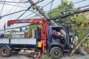 Đồng Nai: Xe cần cẩu tông xe máy, 2 người thương vong