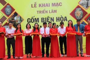 Đồng Nai: Khai mạc Triển lãm “Gốm Biên Hòa xưa và nay”