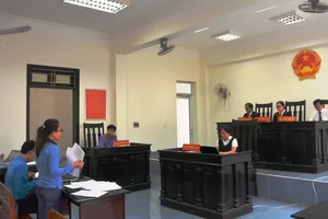 196 công nhân kiện công ty tiền nợ lương, bảo hiểm xã hội