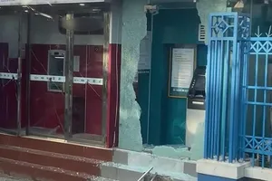 Trụ ATM trên đường Hùng Vương (TP Tam Kỳ, tỉnh Quảng Nam) bị đập phá. Ảnh chụp màn hình
