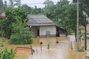 Quảng Trị: Vùng “rốn lũ” ngập sâu trong nước