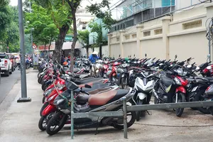 HCMC's architectural plans must ensure motorbike parking space. (Photo: SGGP)