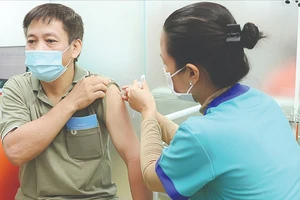 Người dân ồ ạt tiêm vaccine phòng cúm mùa, có cần thiết?