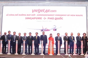 Vietjet công bố đường bay thẳng Singapore – Phú Quốc và trao thỏa thuận tài chính tàu bay trị giá 300 triệu USD