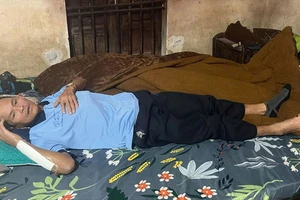 Vợ ung thư qua đời, chồng bị tai nạn gãy tay và chân