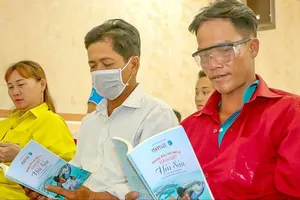 Thắp lên ngọn lửa trong hành trình trên rừng, dưới biển