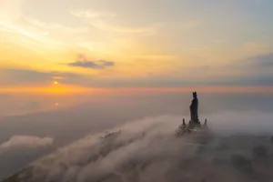 Chiêm ngưỡng “nóc nhà Nam Bộ” giữa biển mây an tịnh đẹp chưa từng có