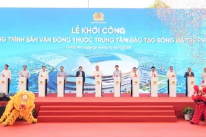 Từ việc khởi công sân bóng đá lớn nhất Việt Nam