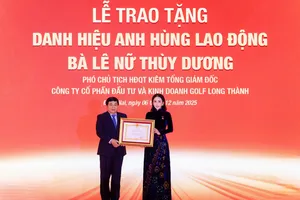 Bà Lê Nữ Thùy Dương được phong tặng danh hiệu Anh hùng Lao động